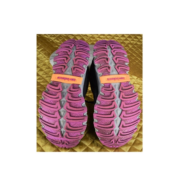 SOLD New Balance 610 Women's Trail Running Shoes - Picture 7 of 8